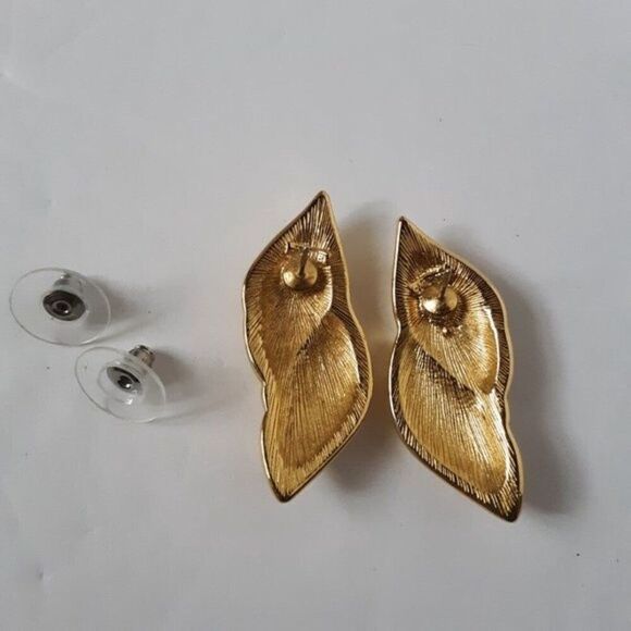 Vintage Monet Gold Tone Cream Anamel Earrings - Picture 3 of 10